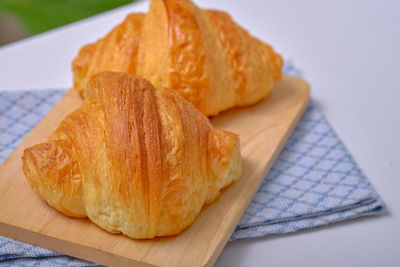 Close-up of bread in plate on table