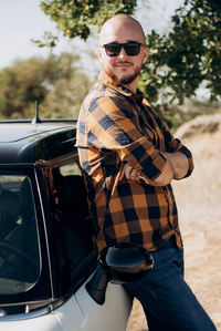 Portrait of young man wearing sunglasses