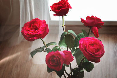 Close-up of rose bouquet on table