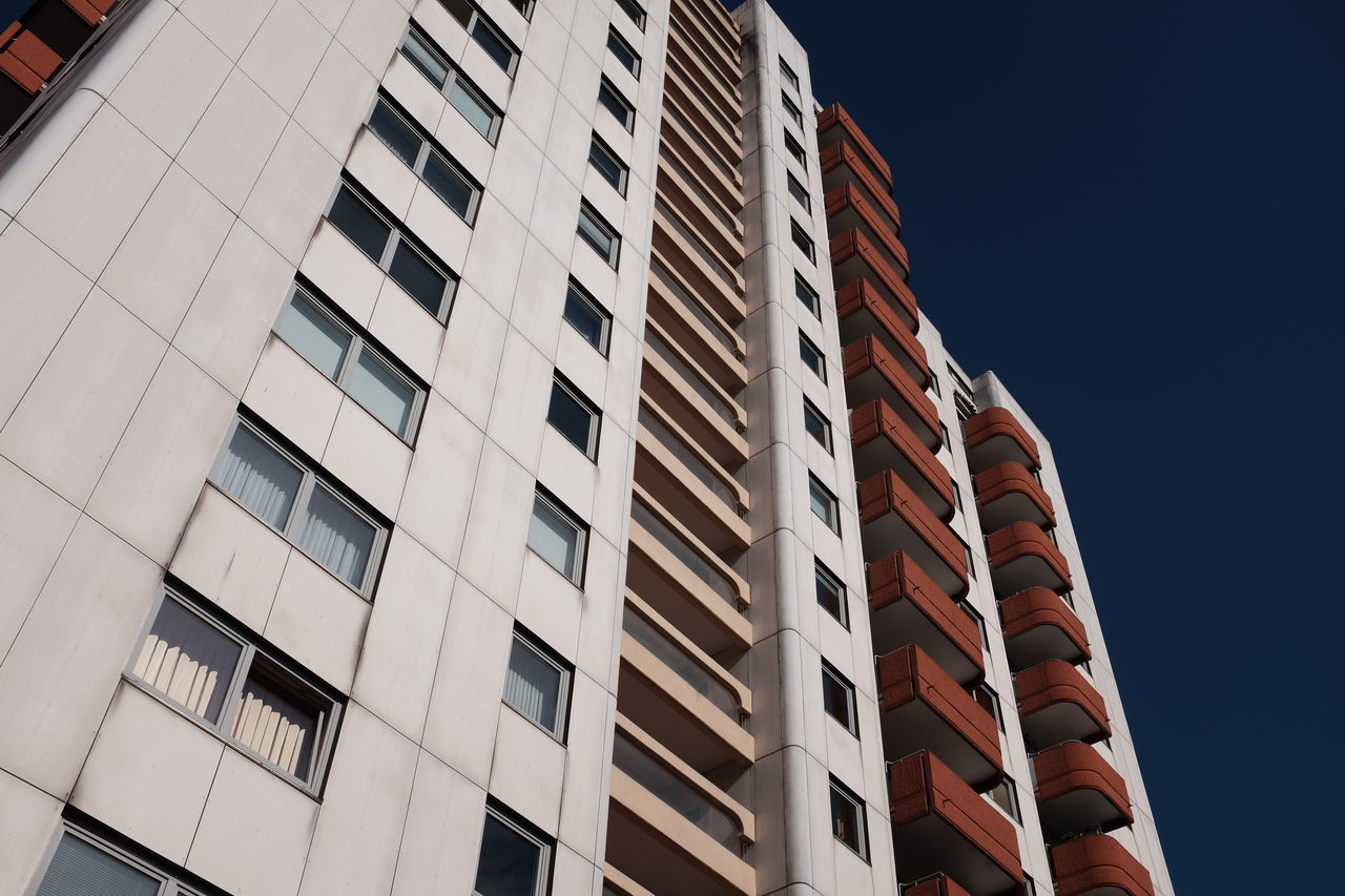 LOW ANGLE VIEW OF OFFICE BUILDING