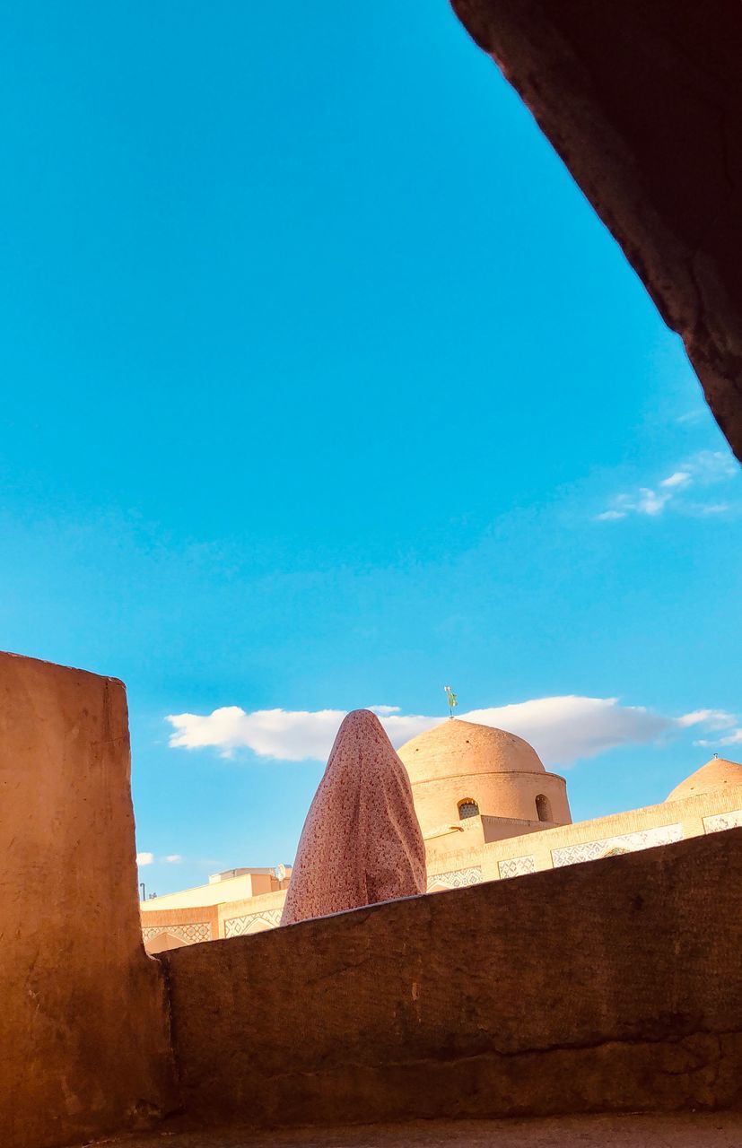 LOW ANGLE VIEW OF HISTORIC BUILDING AGAINST SKY