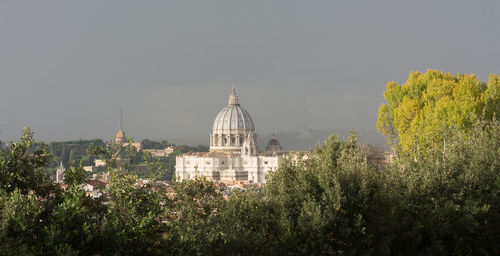 St. peter's basilica awaiting an autumn storm