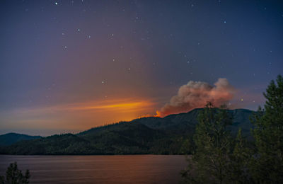 Active zogg fire burning south of whiskeytown lake in northern california 