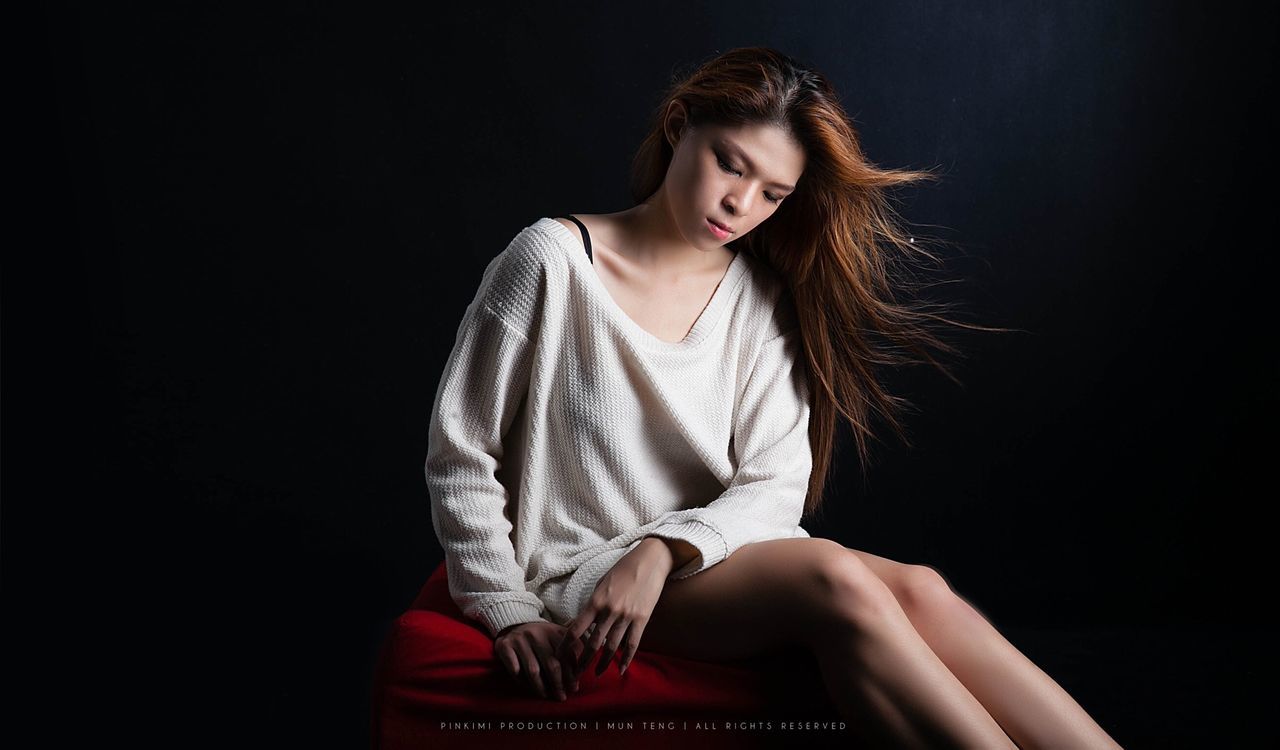 young adult, young women, front view, person, portrait, lifestyles, casual clothing, studio shot, looking at camera, long hair, three quarter length, standing, waist up, black background, beauty, leisure activity, contemplation