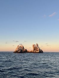 Roca partida - volcanic rock