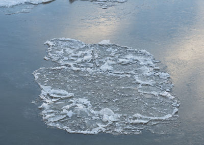 Ice floes and drift ice in the port of hamburg