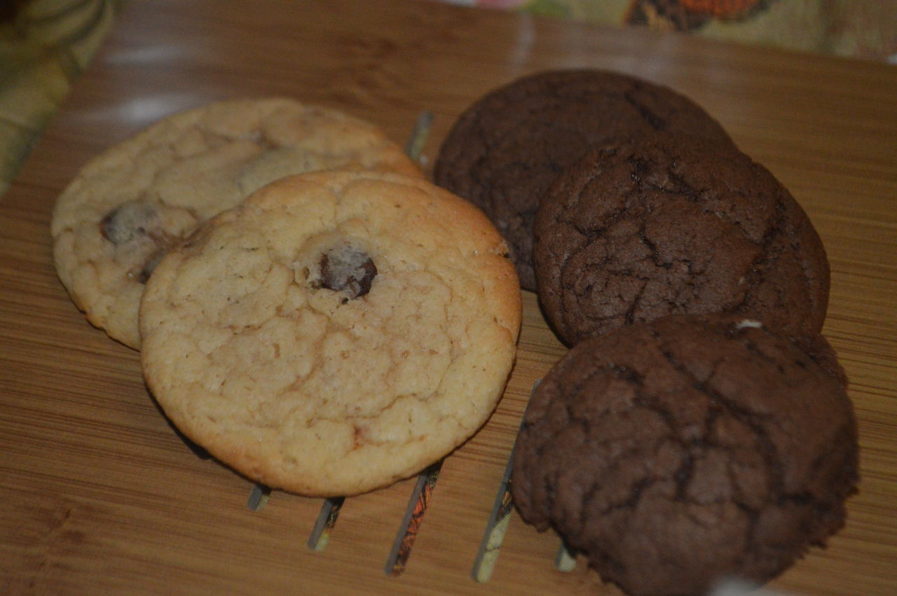 HIGH ANGLE VIEW OF COOKIES