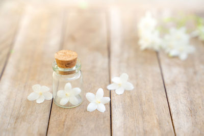 Close-up of white roses on table