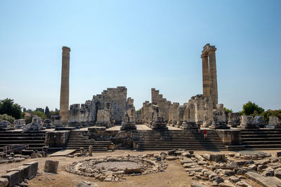 Amazing ruins of the ancient greek temple of apollo and oracle of didyma