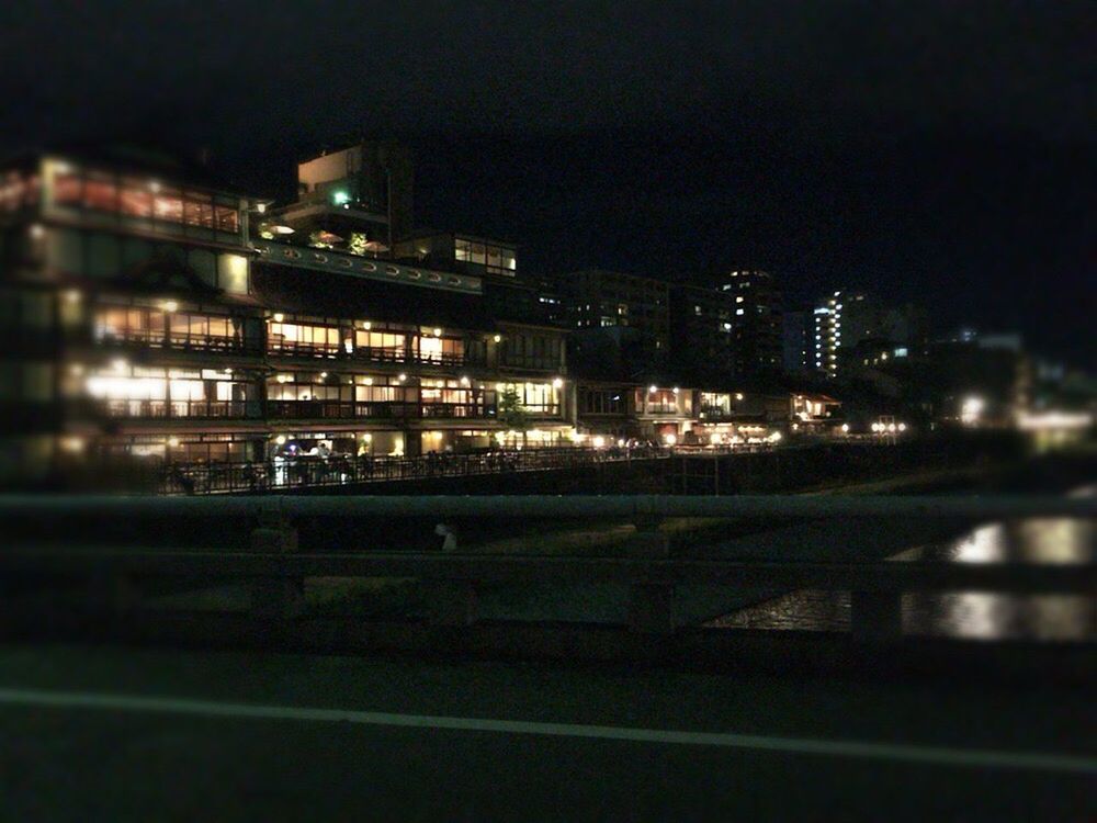 VIEW OF BUILDINGS IN CITY AT NIGHT