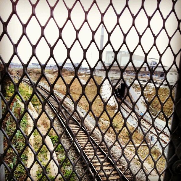 chainlink fence, fence, protection, safety, metal, security, pattern, metal grate, full frame, metallic, backgrounds, day, outdoors, no people, gate, high angle view, field, sunlight, chain link fence, focus on foreground