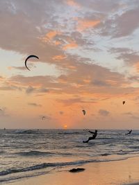 Kitesurfing the sunset 