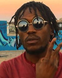 Portrait of young man wearing sunglasses