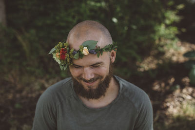 Man wearing flower wreath