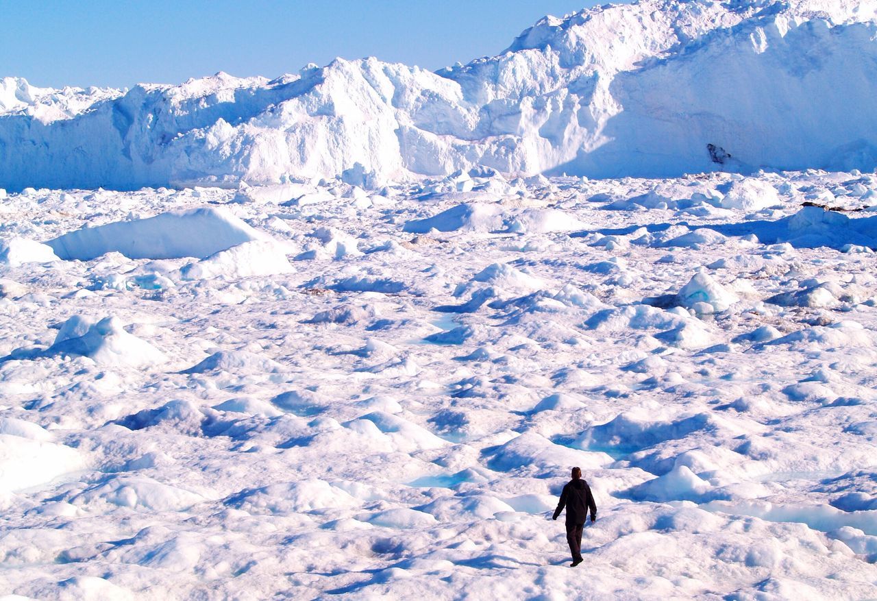 snow, winter, cold temperature, mountain, season, leisure activity, snowcapped mountain, lifestyles, mountain range, beauty in nature, adventure, weather, scenics, tranquil scene, nature, tranquility, men, unrecognizable person