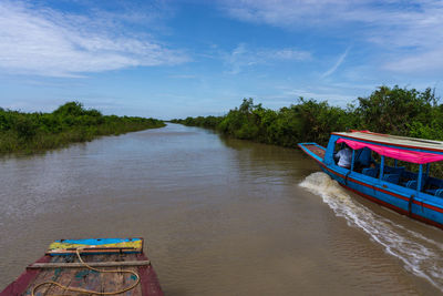 Tonle sap boat tour in siem reap, cambodia