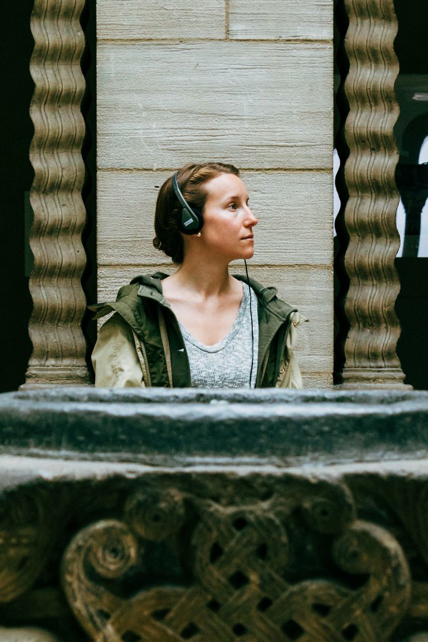 PORTRAIT OF YOUNG WOMAN IN POND