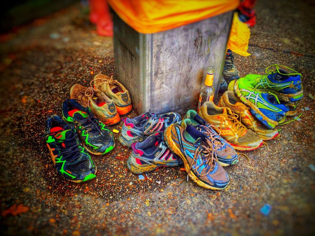 multi colored, creativity, art and craft, close-up, art, high angle view, street, selective focus, colorful, still life, outdoors, no people, fallen, day, focus on foreground, ground, blue, autumn, asphalt, single object