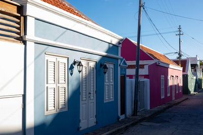 Colored houses in front of the sky