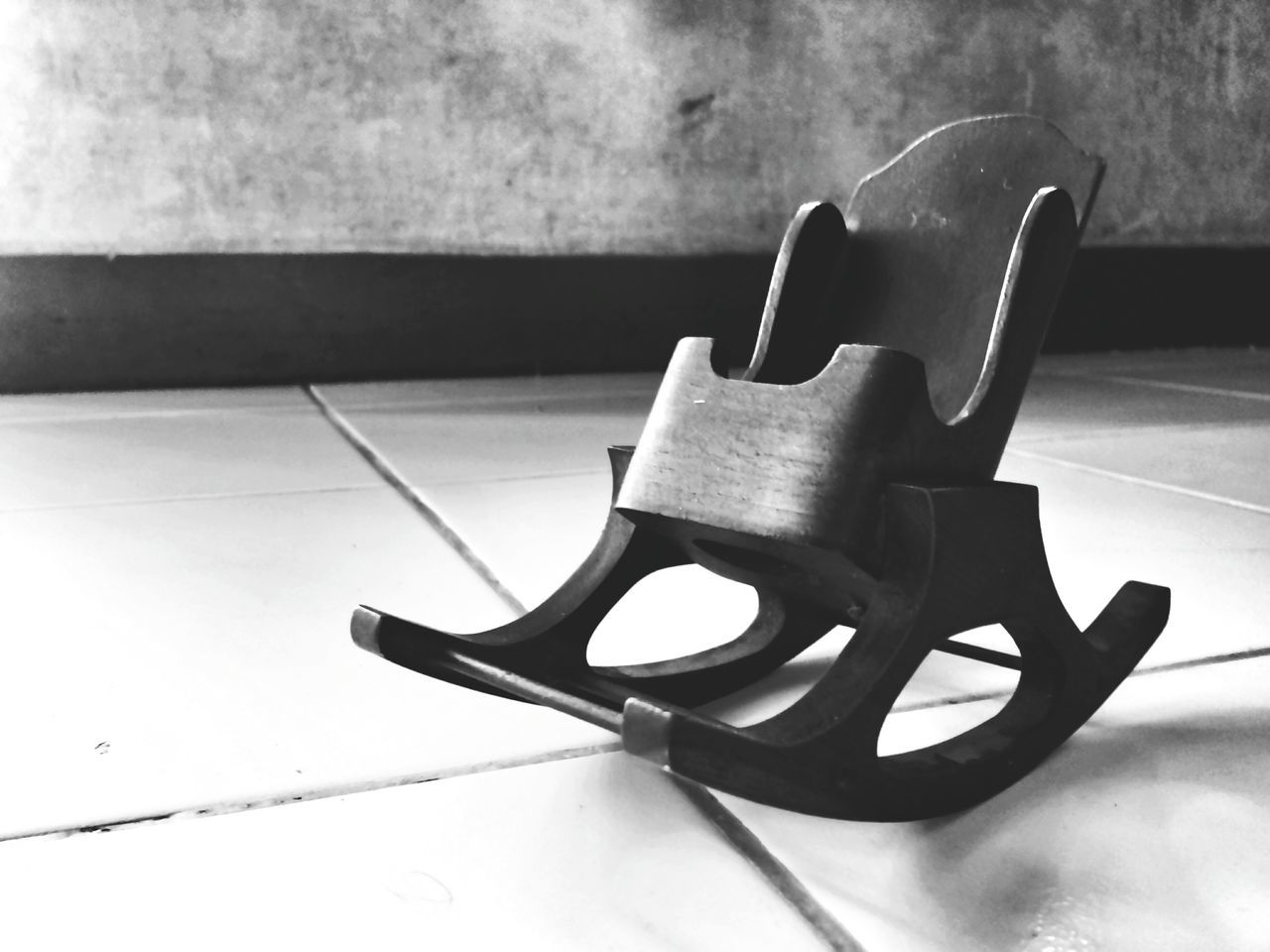 indoors, still life, close-up, table, wall - building feature, metal, high angle view, single object, no people, shadow, man made object, metallic, wall, white color, hanging, flooring, home interior, simplicity, old-fashioned, electricity