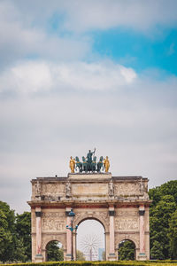 Statue against sky