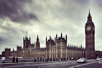 Big ben against cloudy sky