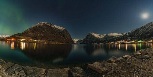 During the night walk over kjøsnesfjorden, the aurora borealis at full moon