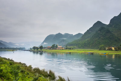 Song con river at son trach, vietnam