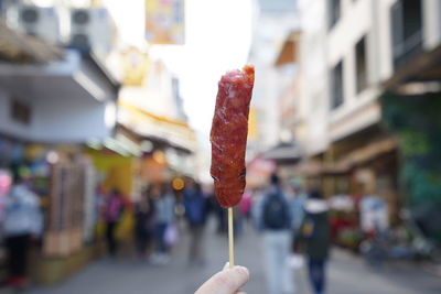 Close-up of hand holding apple