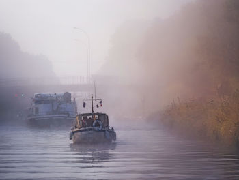 Boats on canal entre champagne et bourgogne during foggy weather