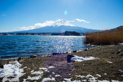 Scenic view of lake kawaguchi and mt fuji on sunny day
