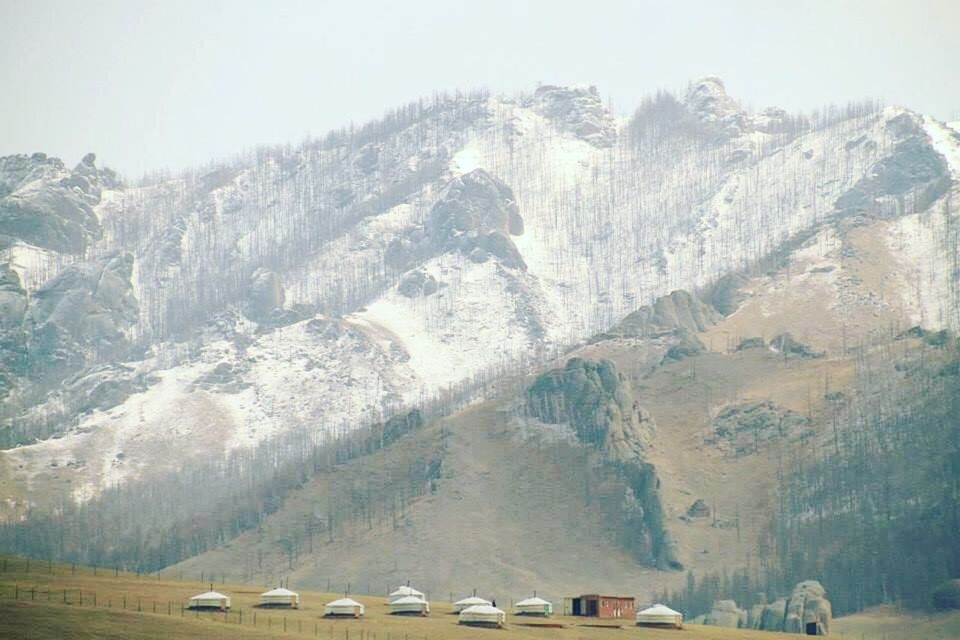 PANORAMIC VIEW OF SNOWCAPPED MOUNTAINS