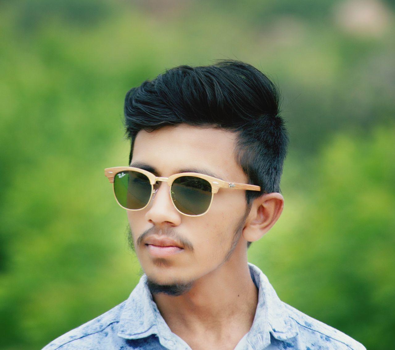 PORTRAIT OF HANDSOME YOUNG MAN WEARING SUNGLASSES