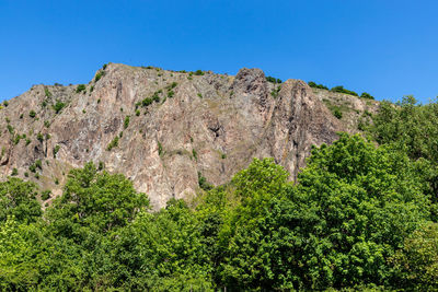 Scenic view of the rock massif rotenfels nearby bad muenster am stein ebernburg at nahe river