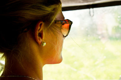 Close-up portrait of woman with sunglasses