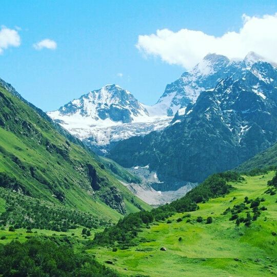 SCENIC VIEW OF LANDSCAPE AND MOUNTAINS AGAINST SKY