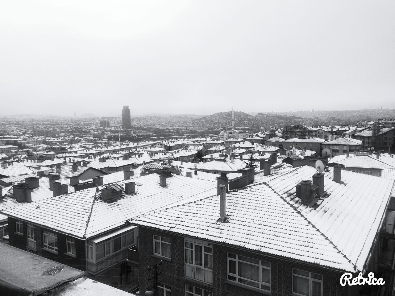 building exterior, architecture, built structure, cityscape, city, high angle view, crowded, clear sky, residential district, copy space, residential building, residential structure, roof, day, outdoors, no people, sky, city life, town, tower