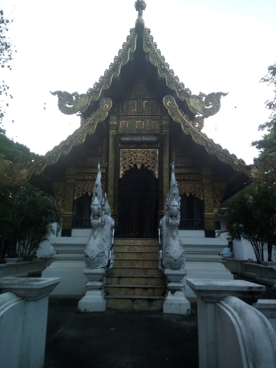 STATUE OF HISTORIC BUILDING