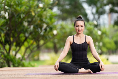 Full length of woman sitting outdoors