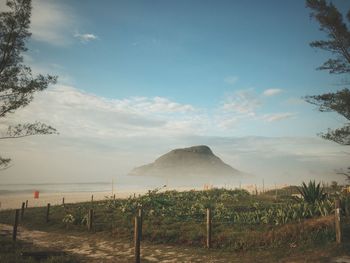 Mountain seen from recreio dos bandeirantes against sky