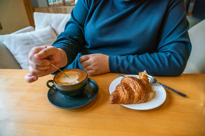 Midsection of man preparing food on table