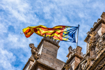 Flag against la lonja dela seda