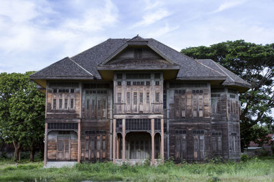 Exterior of house against sky