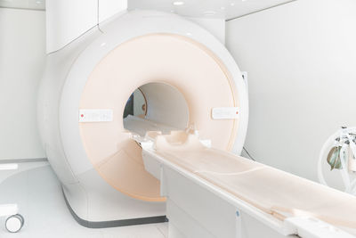 Medical ct or mri scan in the modern hospital laboratory. interior of radiography department. 