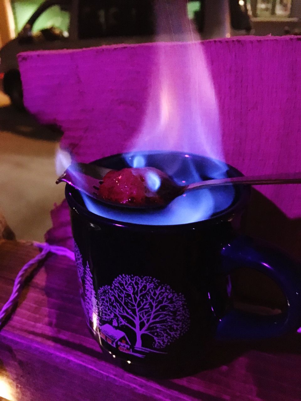 CLOSE-UP OF PURPLE DRINK IN GLASS