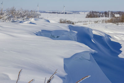 Scenic view of snow covered field against sky