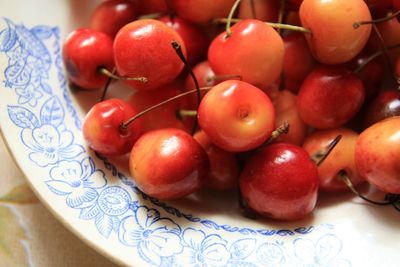 Close-up of apples on table