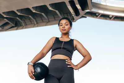 Portrait of young woman exercising in gym