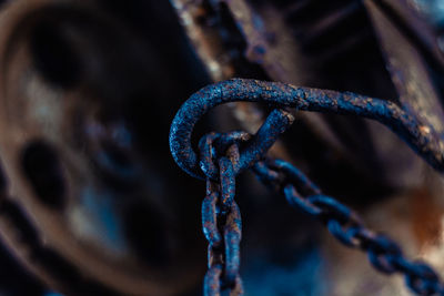 Close-up of rusty metal chain