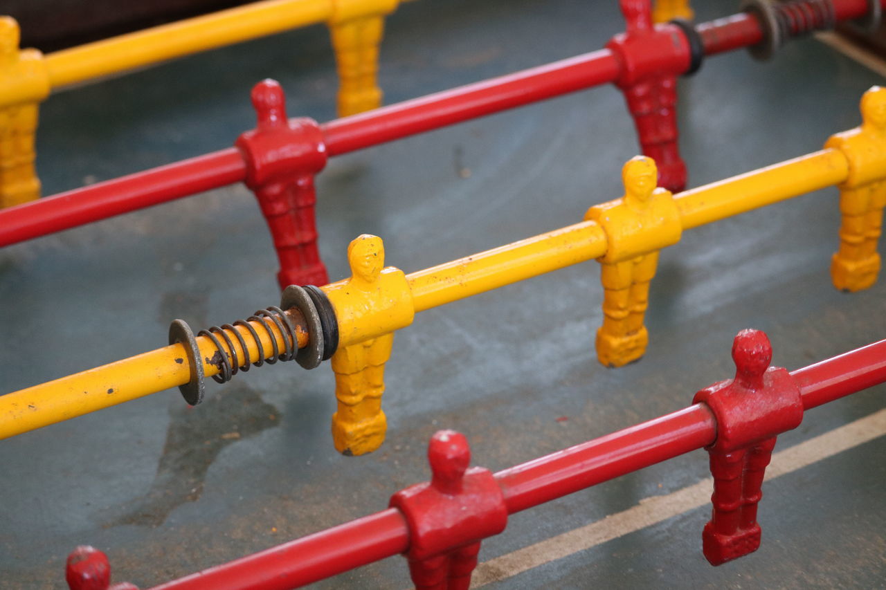 CLOSE-UP VIEW OF RAILING